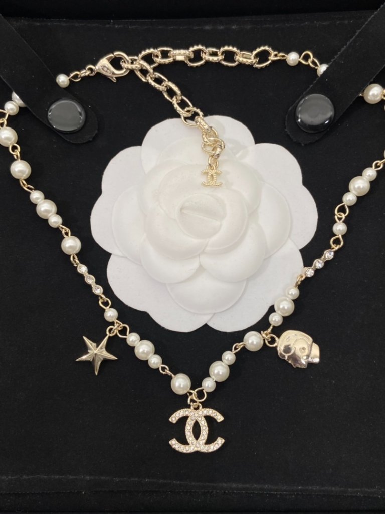 Chanel Cc Star & Profile Charm Pearl Necklace